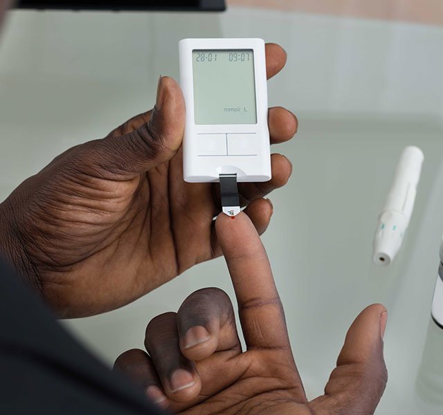 man testing his blood sugar