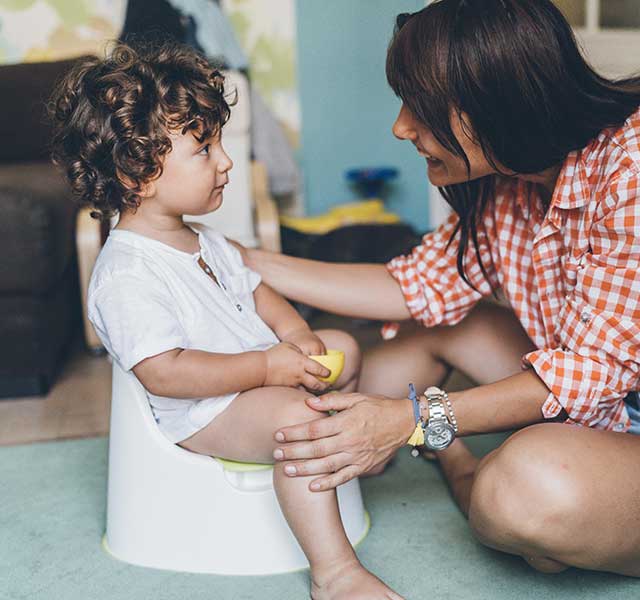 Toddler potty training with mom's encouragement