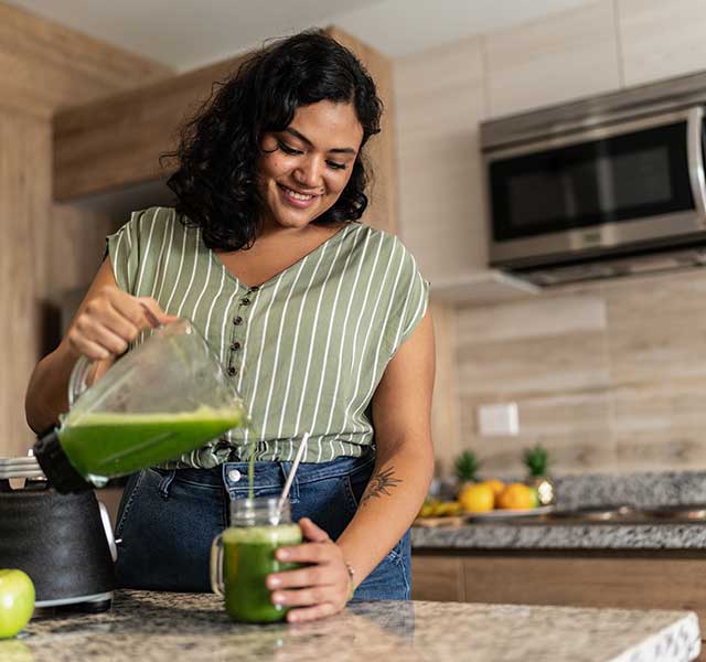 woman making green juice