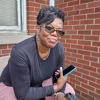 lung cancer patient diana posed outside