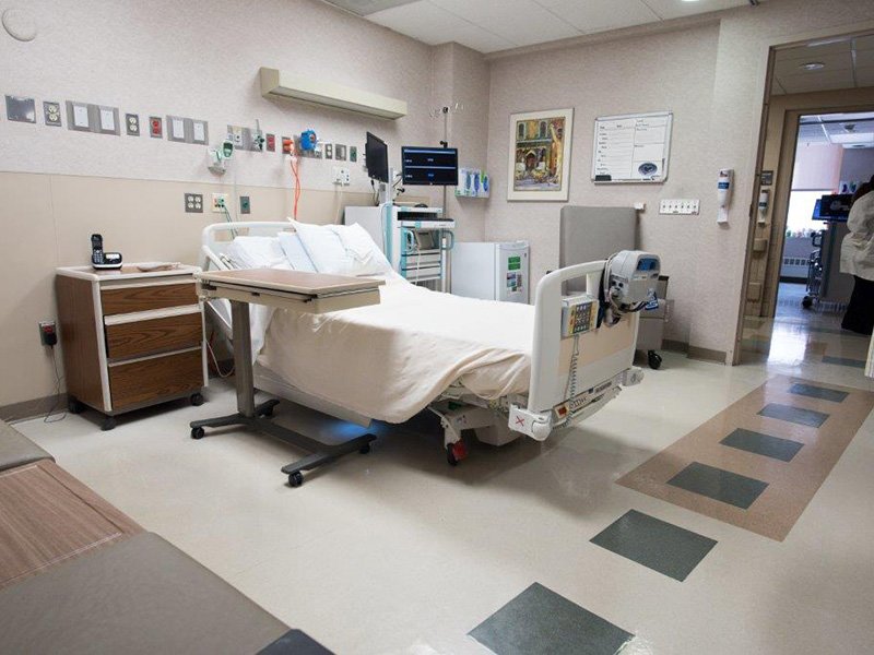 Eight-bed Antepartum Unit antepartum room