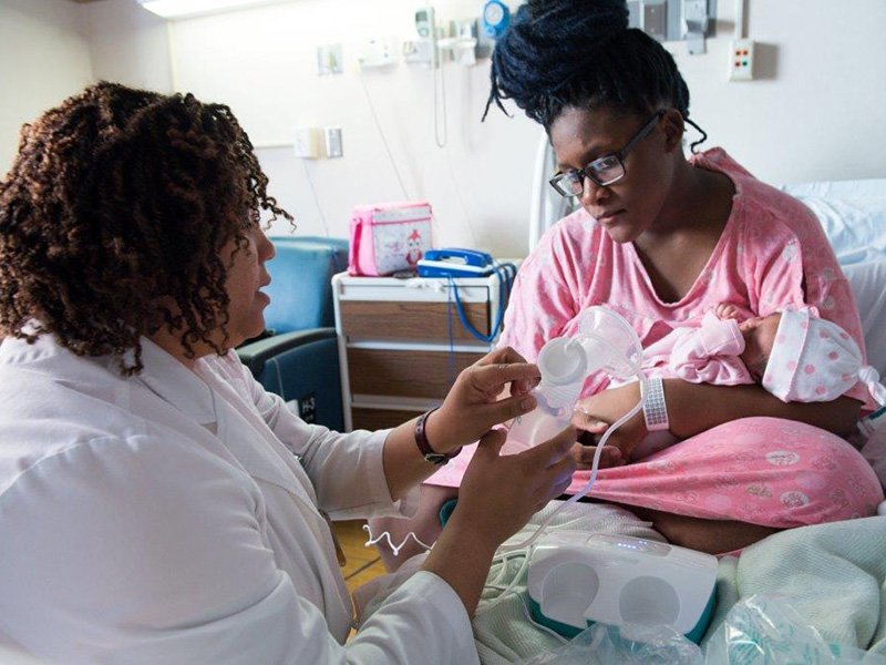 We’re Baby-Friendly®! lac consultant works with oatient